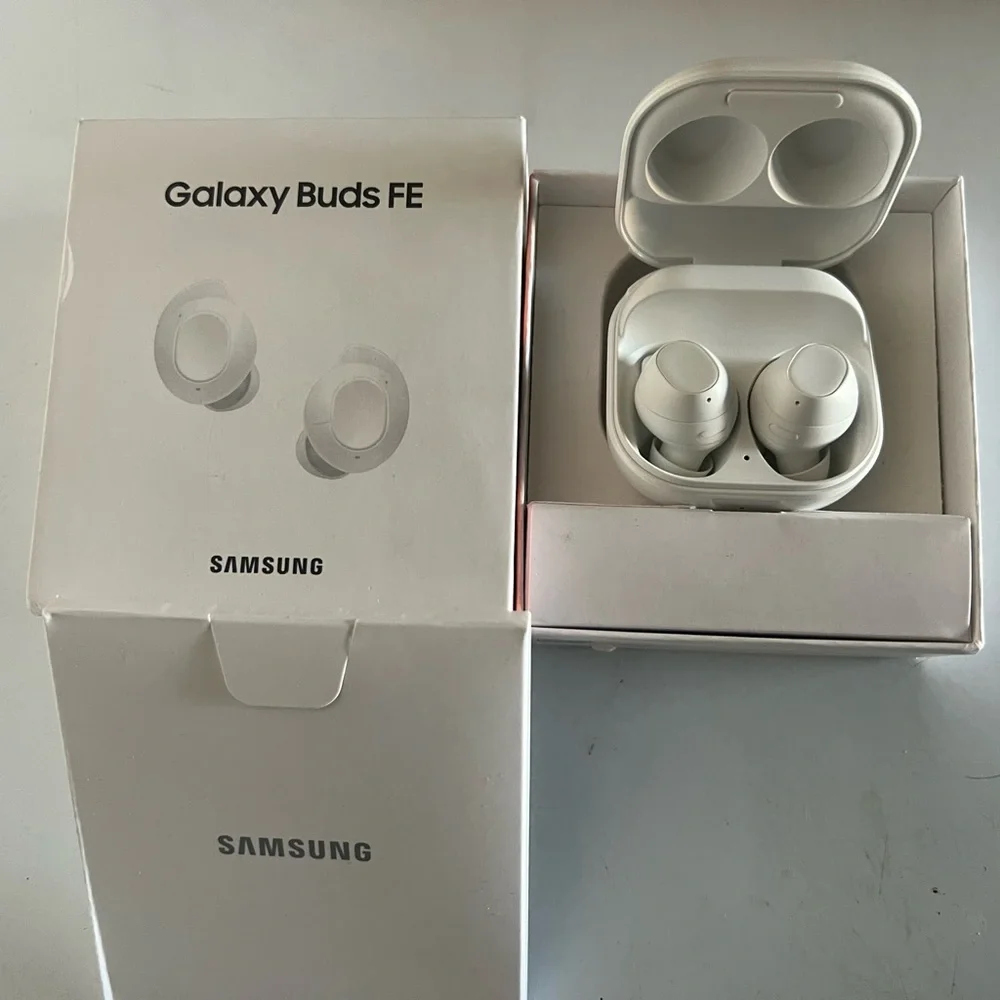 Samsung Galaxy Buds FE in Classic White New Open the Box